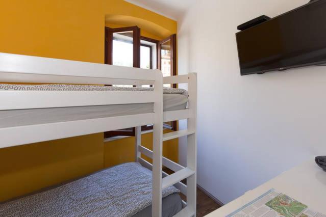 Hostel Kvarner- Private Rooms & Dorms Рийека Екстериор снимка