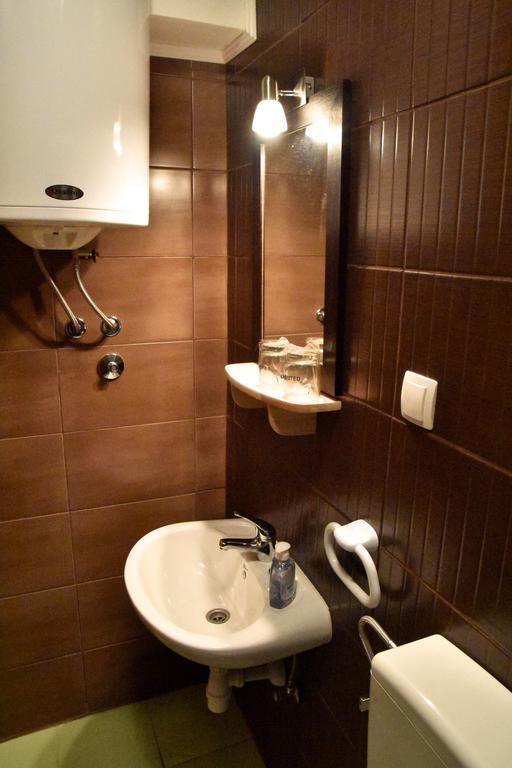 Hostel Kvarner- Private Rooms & Dorms Рийека Стая снимка