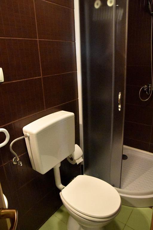 Hostel Kvarner- Private Rooms & Dorms Рийека Стая снимка